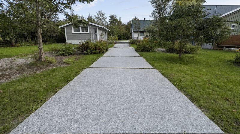 Naturstensläggning med granithällar