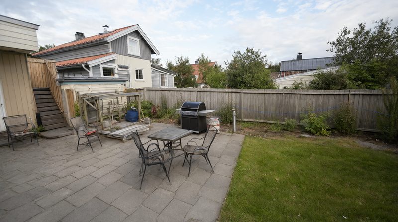 Stenläggning av gård och tomt
